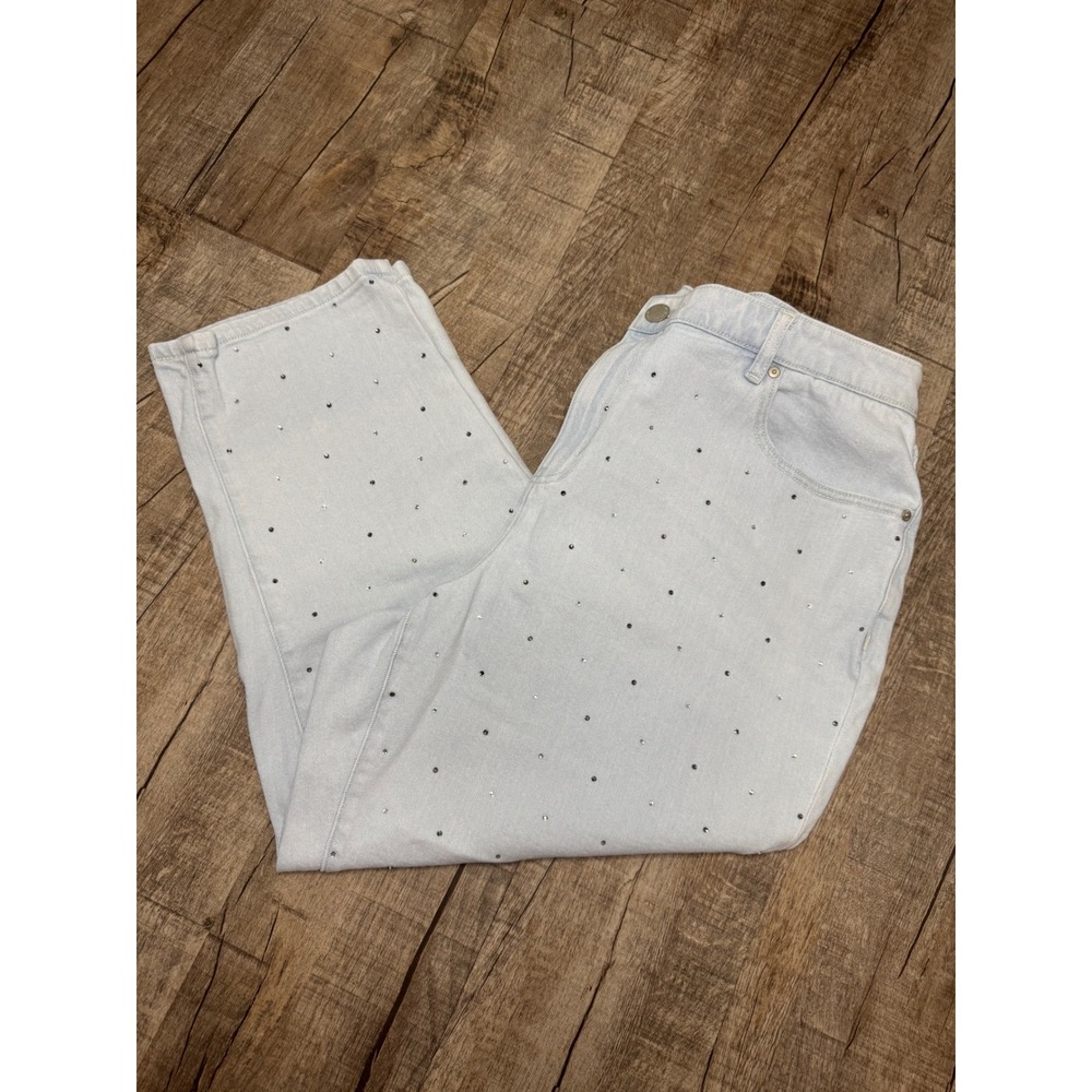 Lane Bryant Womens 18 Rhinestone Embellished Light Wash Mid rise capriJeans